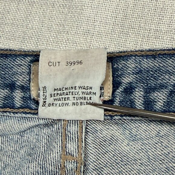 Vintage GUESS High Rise Tapered Leg Jeans Light Blue Wash Cotton Size 30 - Picture 15 of 15